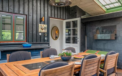 Eljena - 550M from the Sea: Holz, Zuhause, Veranda, Deck, Hartholz, Dach, Holzbeize, Holzboden, Eco Hotel