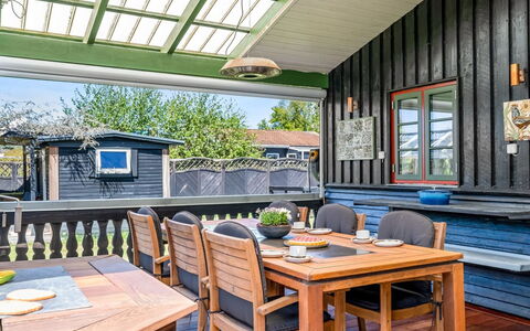 Eljena - 550M from the Sea: Holz, Zuhause, Veranda, Deck, Hartholz, Dach, Holzbeize, Holzboden, Eco Hotel