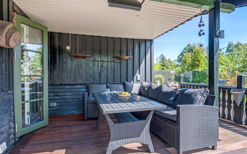 Eljena - 550M from the Sea: Holz, Zuhause, Veranda, Deck, Hartholz, Dach, Holzbeize, Holzboden, Eco Hotel