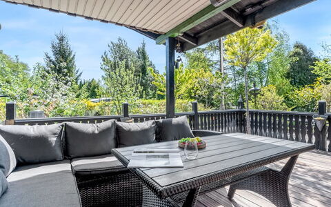 Eljena - 550M from the Sea: Holz, Zuhause, Veranda, Deck, Hartholz, Dach, Holzbeize, Holzboden, Eco Hotel