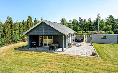 Agneta - 1Km from the Sea