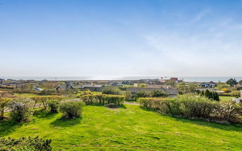 Minza - 150M from the Sea: Estate, Schatten, Auffahrt, Bauernhaus