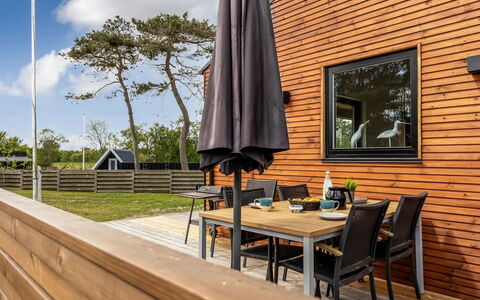 Jerrik - 200M from the Sea: Holz, Zuhause, Veranda, Deck, Hartholz, Dach, Holzbeize, Holzboden, Eco Hotel