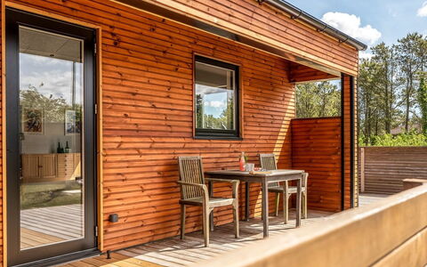 Jerrik - 200M from the Sea: Holz, Zuhause, Veranda, Deck, Hartholz, Dach, Holzbeize, Holzboden, Eco Hotel