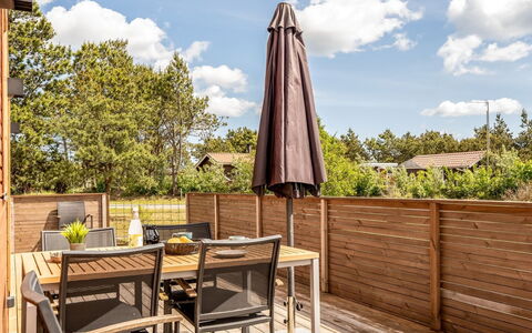 Jerrik - 200M from the Sea: Holz, Zuhause, Veranda, Deck, Hartholz, Dach, Holzbeize, Holzboden, Eco Hotel
