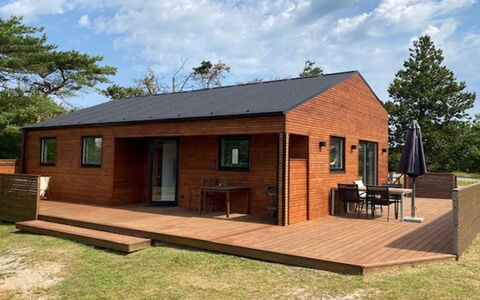 Jerrik - 200M from the Sea: Holz, Zuhause, Veranda, Deck, Hartholz, Dach, Holzbeize, Holzboden, Eco Hotel
