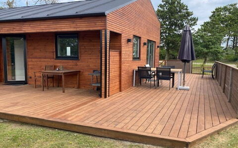Jerrik - 200M from the Sea: Holz, Zuhause, Veranda, Deck, Hartholz, Dach, Holzbeize, Holzboden, Eco Hotel