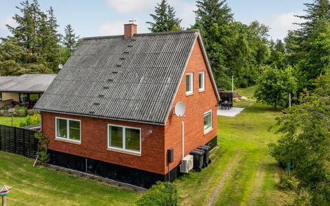 Arben - 900M from the Sea: Holz, Zuhause, Veranda, Deck, Hartholz, Dach, Holzbeize, Holzboden, Eco Hotel