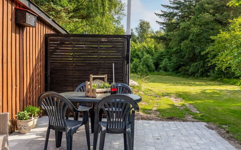 Arben - 900M from the Sea: Holz, Zuhause, Veranda, Deck, Hartholz, Dach, Holzbeize, Holzboden, Eco Hotel