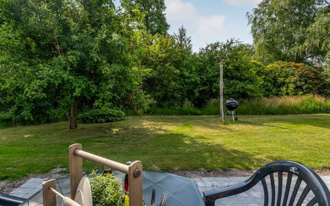 Arben - 900M from the Sea: Holz, Zuhause, Veranda, Deck, Hartholz, Dach, Holzbeize, Holzboden, Eco Hotel