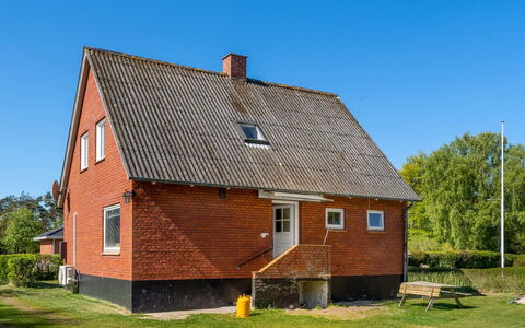 Arben - 900M from the Sea: Holz, Zuhause, Veranda, Deck, Hartholz, Dach, Holzbeize, Holzboden, Eco Hotel