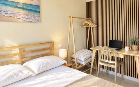 Harmony - Holiday and Workation: Möbel, Interior Design, Holz, Fussboden, Flooring, Zimmer, Bett, Wohnung, Schlafzimmer, Holzbeize