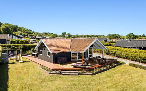Hoghni - 300M from the Sea: Holz, Zuhause, Veranda, Deck, Hartholz, Dach, Holzbeize, Holzboden, Eco Hotel