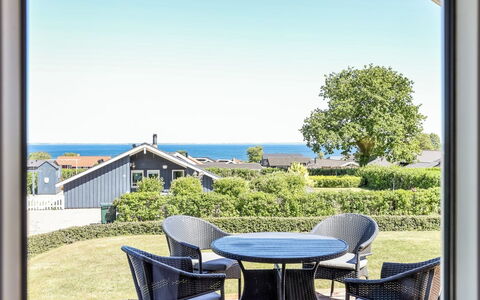 Hoghni - 300M from the Sea: Holz, Zuhause, Veranda, Deck, Hartholz, Dach, Holzbeize, Holzboden, Eco Hotel