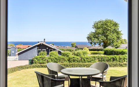 Hoghni - 300M from the Sea: Holz, Zuhause, Veranda, Deck, Hartholz, Dach, Holzbeize, Holzboden, Eco Hotel