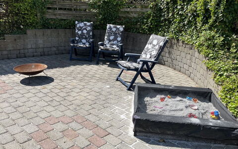 Hoghni - 300M from the Sea: Holz, Zuhause, Veranda, Deck, Hartholz, Dach, Holzbeize, Holzboden, Eco Hotel