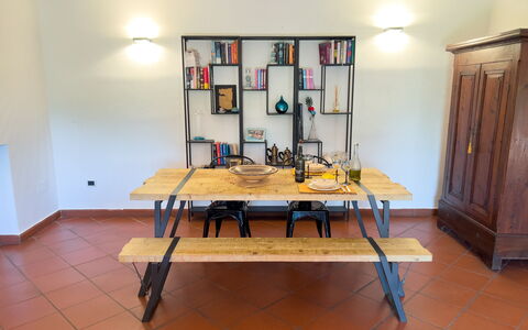 Casa Delle Chicche - Imperia: Möbel, Flooring, Holz, Tabelle, Interior Design, Fussboden, Küche & Esszimmer Tisch, Zimmer, Esszimmer, Stuhl