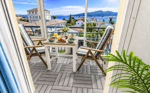 La Croisette: Wohnung, Zuhause, Gartenmöbel, Möbel, Urban Design, Balkon, Stuhl, Tisch Im Freien, Veranda, Deck