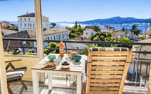 La Croisette: Möbel, Stuhl, Tabelle, Gartenmöbel, Wohnung, Blumentopf, Tisch Im Freien, Balkon, Zimmerpflanze, Schatten