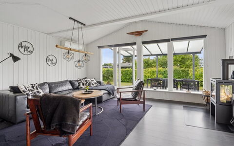 Eweline - 400M from the Sea: Interior Design, Möbel, Flooring, Holz, Decke, Fussboden, Couch, Wohnzimmer, Holzboden, Beleuchtung