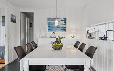 Eweline - 400M from the Sea: Möbel, Interior Design, Flooring, Tabelle, Küche & Esszimmer Tisch, Esszimmer, Decke, Fussboden, Zuhause, Stuhl
