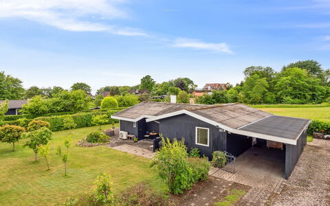 Eweline - 400M from the Sea: Haus, Dach, Zuhause, Hütte, Wohngebiet, Ground, Estate, Rasen, Bauernhaus, Garten