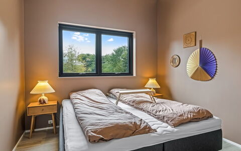 Stjerne - 300M to the Fjord: Bett, Bedding, Interior Design, Möbel, Schlafzimmer, Bettdecke, Wand, Fussboden, Flooring, Holz
