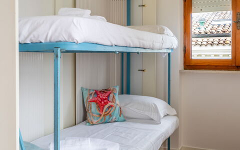La Terrazza Sul Conero: Etagenbett, Interior Design, Linens, Bett, Bettrahmen, Herberge, Schlafzimmer, Bedding, Wohnheim, Bettdecke