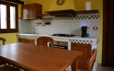 Casa Carletto, Abruzzo: Holz, Flooring, Küche, Möbel, Küchengerät, Interior Design, Fussboden, Countertop, Herd, Major Appliance