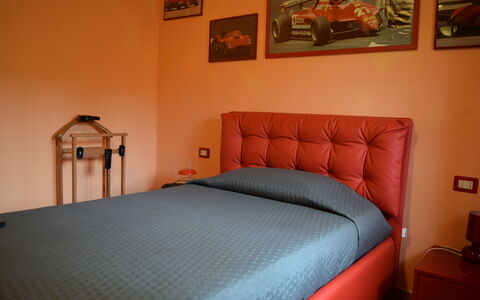 Casa Carletto, Abruzzo: Schlafzimmer, Bett, Bettdecke, Bedding, Bettrahmen, Möbel, Linens, Fussboden, Zimmer, Holzbeize