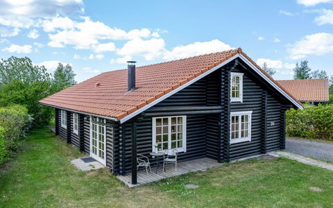 Edzard - 900M from the Sea: Dach, Haus, Zuhause, Hütte, Tür, Abstellgleis, Deck, Veranda, Planke, Hartholz