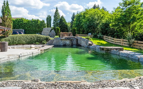 Oase im Grünen: Garten, Schwimmbad, Water Feature, Landscaping, Teich, Design, Hinterhof, Reflecting Pool, Resort, Eco Hotel