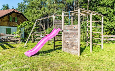 Oase im Grünen: Holz, Spielmittel, Garten, Zaun, Spielplatz, Landscaping, Garten, Hinterhof, Geländer, Park
