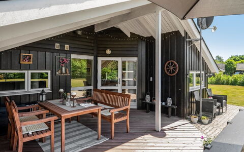 Kuisma - 11Km from the Sea: Holz, Veranda, Dach, Zuhause, Haus, Hütte, Abstellgleis, Tür, Schatten, Deck