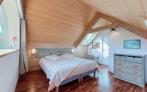 Le Préau: Möbel, Interior Design, Holz, Schlafzimmer, Bett, Decke, Fussboden, Flooring, Zimmer, Beleuchtung