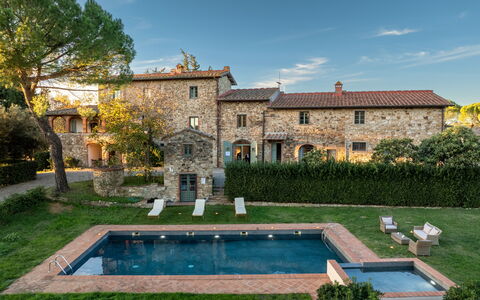 Passignano: Schwimmbad, Estate, Garten, Hazienda, Water Feature, Villa, Villa, Hof, Landscaping, Resort