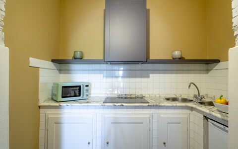Passignano: Küche, Countertop, Küchengerät, Interior Design, Major Appliance, Flooring, Cabinetry, Möbel, Fussboden, Decke