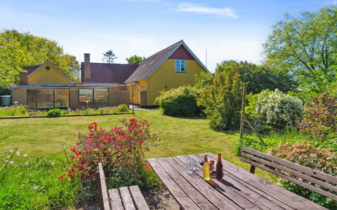 Agny - 2.2Km from the Sea: Gras, Haus, Strauch, Hütte, Zuhause, Grundstueck, Ländliches Gebiet, Dach, Garten