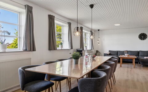 Agny - 2.2Km from the Sea: Möbel, Interior Design, Holz, Flooring, Decke, Tabelle, Küche & Esszimmer Tisch, Fussboden, Zuhause, Esszimmer