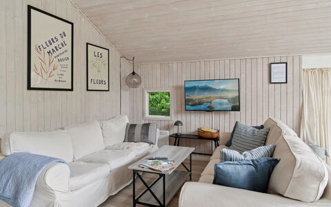 Tekla - from the Sea: Holz, Möbel, Flooring, Interior Design, Couch, Fussboden, Wohnzimmer, Zuhause, Holzboden