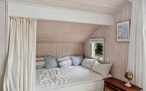 Tekla - from the Sea: Möbel, Interior Design, Schlafzimmer, Fussboden, Holz, Bett, Flooring, Linens, Textil, Zimmer