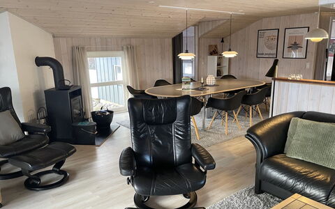 Irlin - 850M from the Sea: Möbel, Holz, Interior Design, Flooring, Fussboden, Beleuchtung, Wohnzimmer, Zuhause, Stuhl, Decke