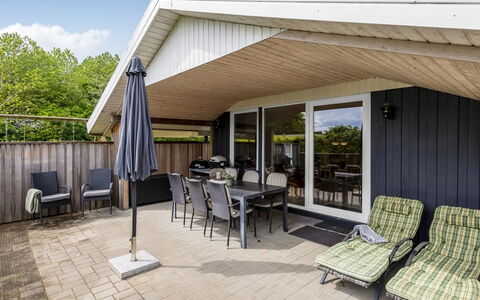Irlin - 850M from the Sea: Holz, Veranda, Zuhause, Möbel, Schatten, Tür, Gartenmöbel, Hartholz, Deck, Stuhl
