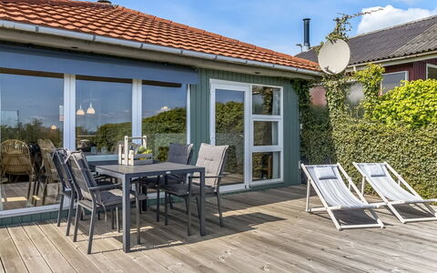 Egonie - 100M from the Sea: Estate, Schatten, Auffahrt, Bauernhaus
