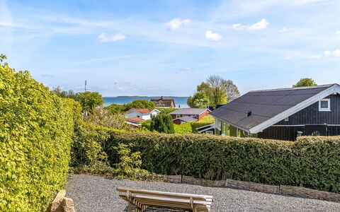 Egonie - 100M from the Sea: Estate, Schatten, Auffahrt, Bauernhaus