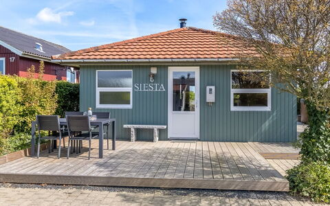 Egonie - 100M from the Sea: Estate, Schatten, Auffahrt, Bauernhaus