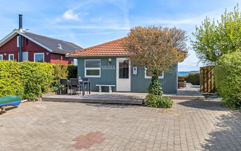Egonie - 100M from the Sea: Estate, Schatten, Auffahrt, Bauernhaus
