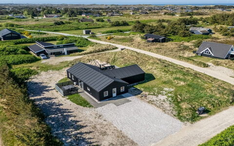 Agnes - 900M from the Sea