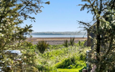 Agnes - 900M from the Sea: Möbel, Gartenmöbel, Geschirr, Tabelle, Drinkware, Stuhl, Tisch Im Freien, Essen, Flasche