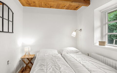 Åsta - 400M to the Fjord: Bett, Schlafzimmer, Wand, Interior Design, Flooring, Fussboden, Holz, Decke, Möbel, Bedding
